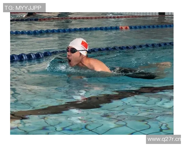 水中梦幻舞动 激扬青春 游泳体育表演会精彩纷呈